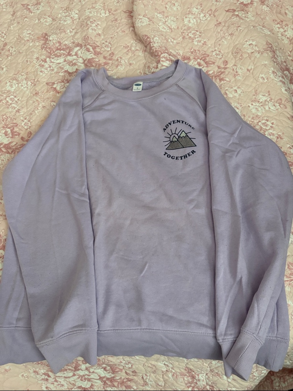 Old Navy Lilac Crewneck Sweatshirt with Mountain Graphic